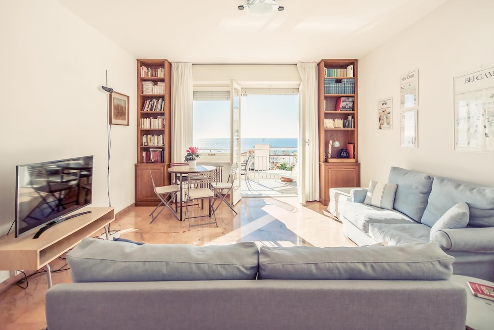 Apartment, Balcony