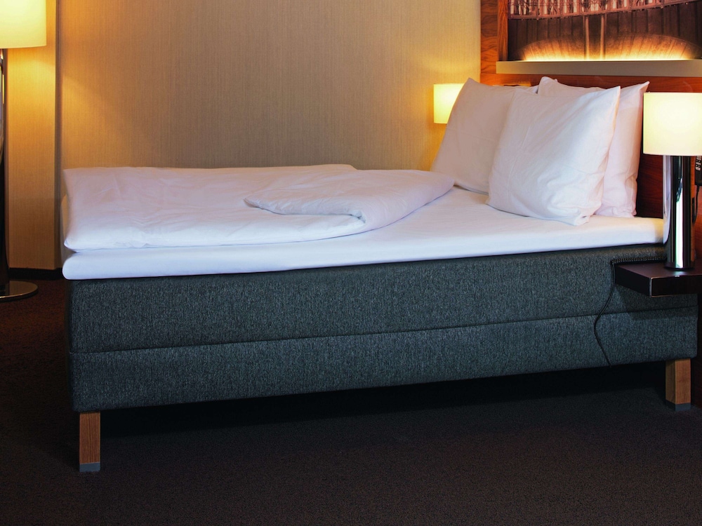 Premium Room, 1 King Bed - Photo 5