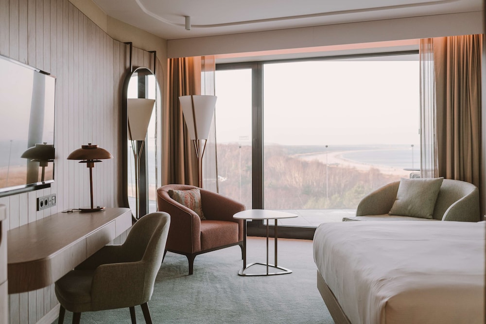 Deluxe Room, 1 King Bed, Balcony - Photo 9