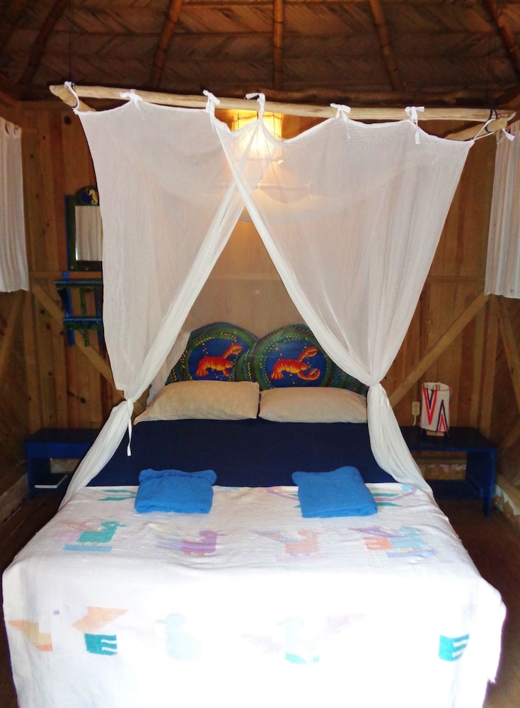 Classic Cabin, 2 Twin Beds, Non Smoking photo 3