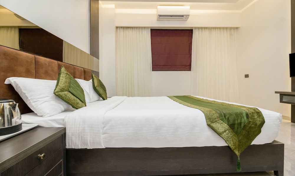 Deluxe Room - Photo 8