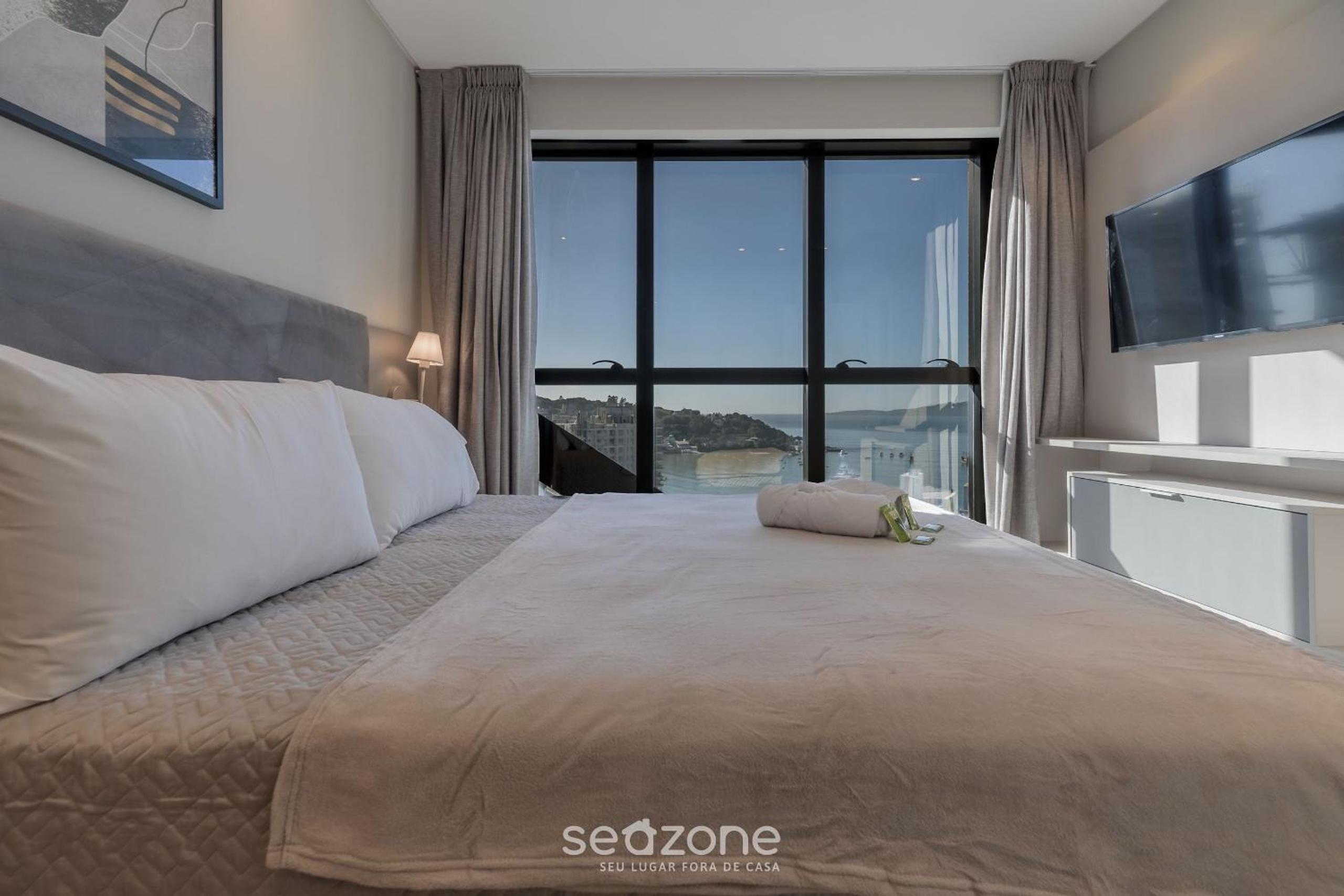 One-Bedroom Apartment with Sea View photo 2