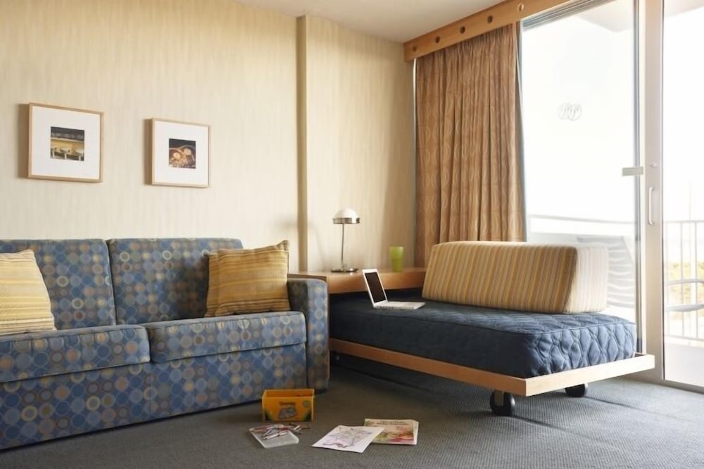 Deluxe Ocean Front Efficiency with King bed