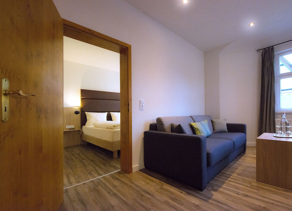 Standard Suite For Single Use (Free Bottle Of Water) photo 1