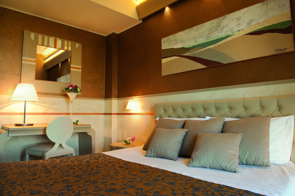 Standard Single Room, 1 King Bed photo 1