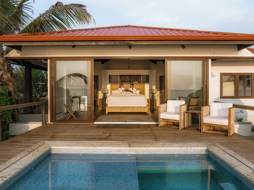 Oceanfront Honeymoon Suite w/ Private Pool photo 2