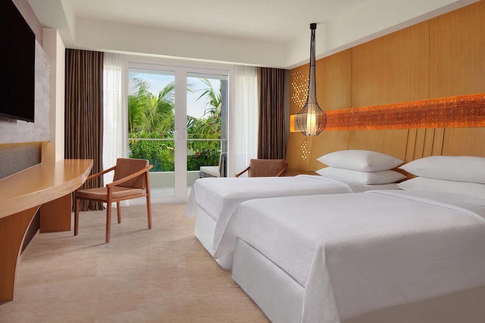 Deluxe Room, 2 Twin Beds, Balcony, Garden View