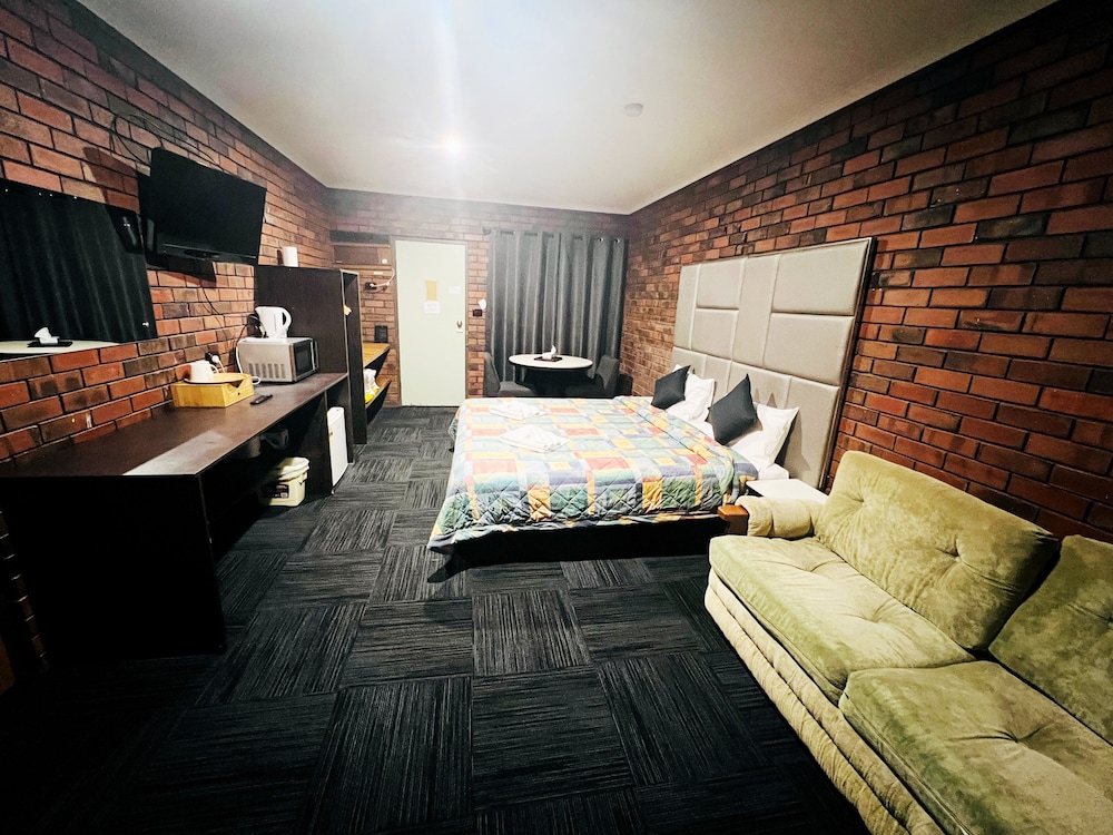 Queen Room photo 2