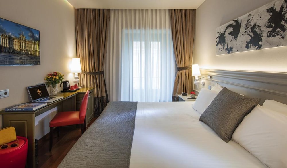 Premium Room, 1 King Bed, City View (Plus)