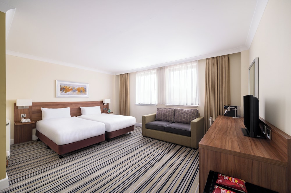 Premium Room, Multiple Beds - Photo 4