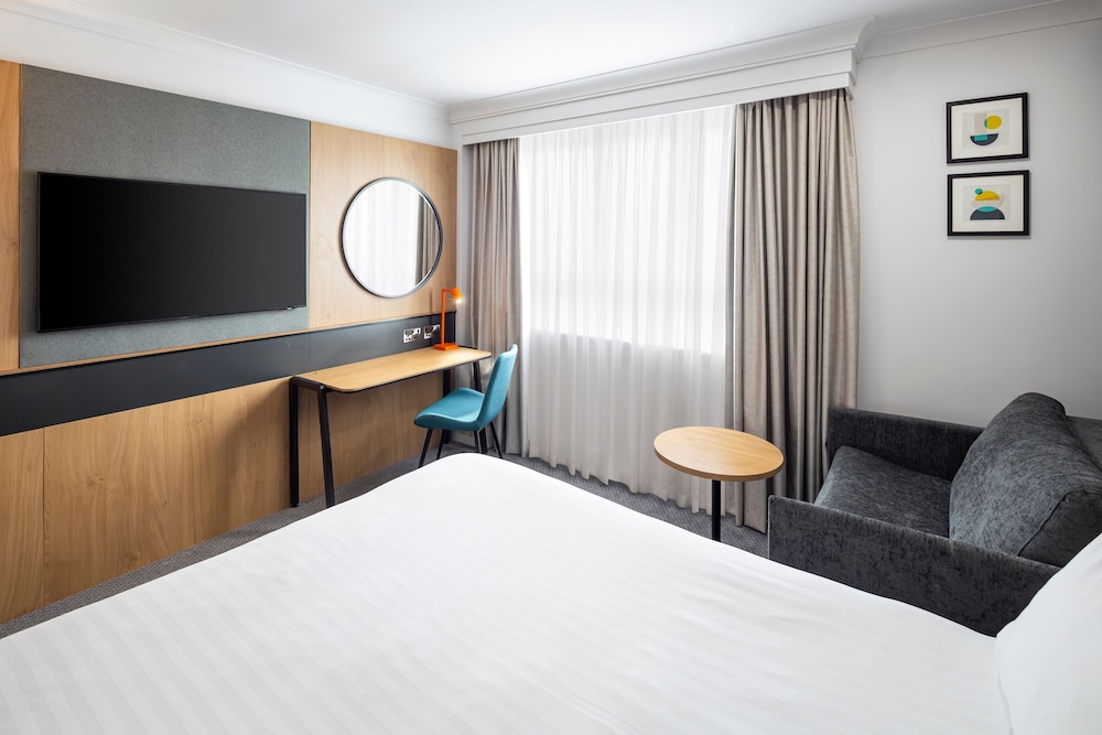 Premium Room, 1 King Bed with Sofa bed (Super King) - Photo 4