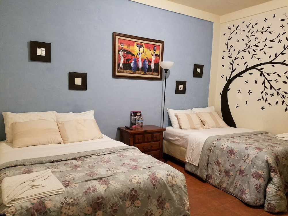 Basic Double Room, 2 Double Beds, Non Smoking, Private Bathroom photo 2