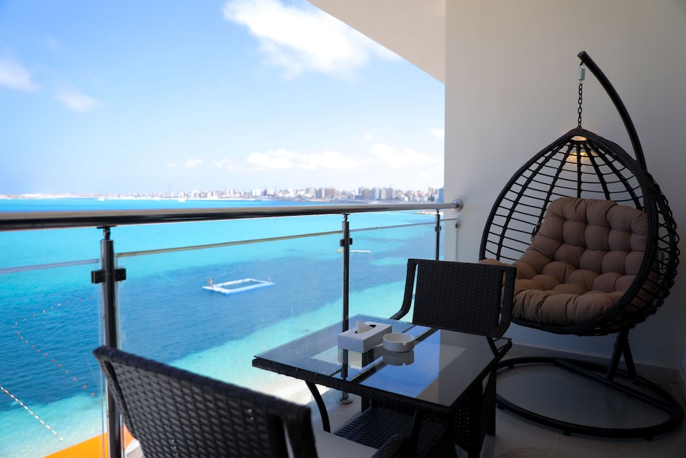 Family Suite (Sea Panoramic) - Photo 15