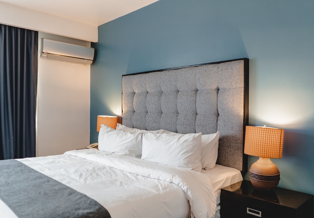 Junior Suite, 1 King Bed - Photo 1