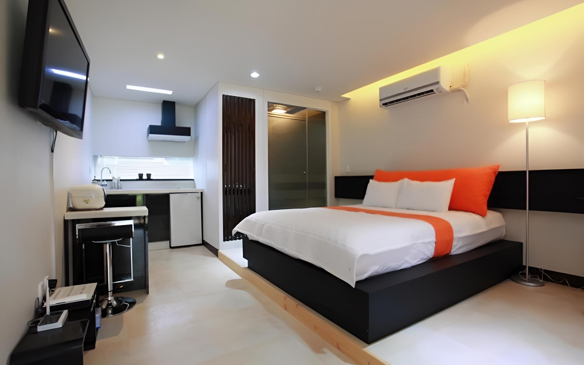 Room (Eltanin (2F))