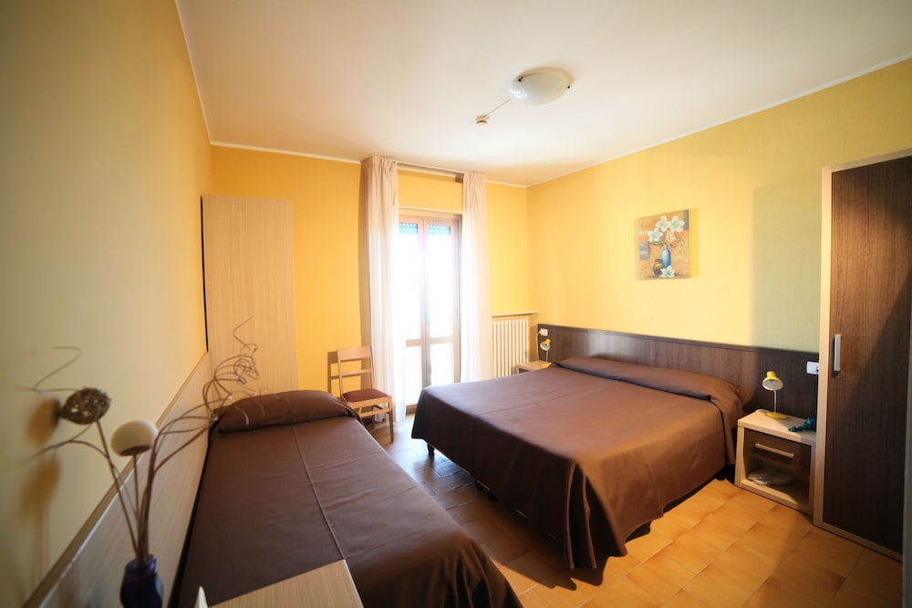Classic Triple Room, Sea View photo 3