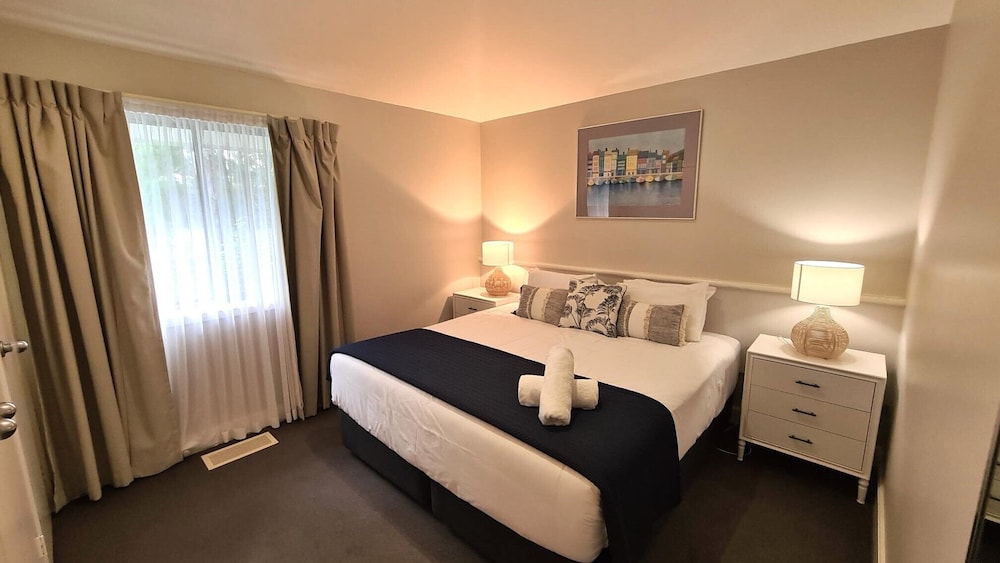 Free Standing Cottage - 3 Bedrooms photo 2