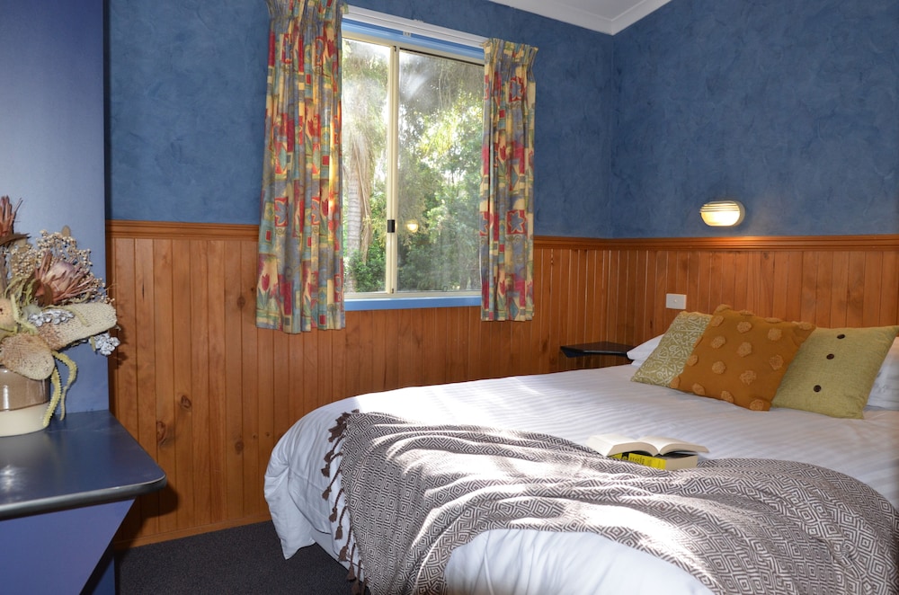 Doubles Retreat - Linen/Towels Supplied to the Main Bed only photo 1