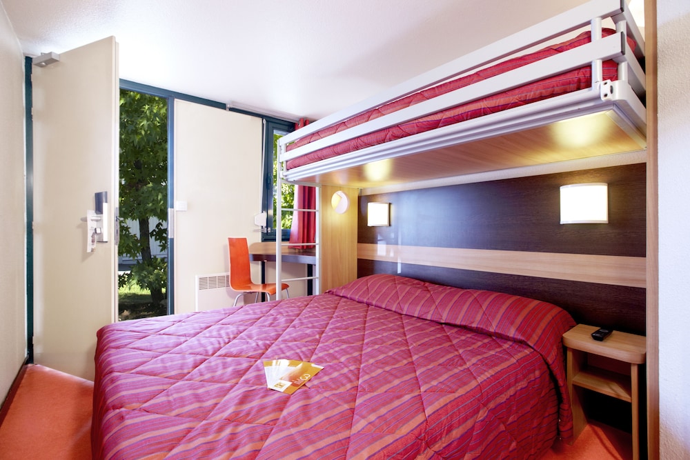 Standard Room, Multiple Beds (1 Double and 1 Single bed) - Photo 2
