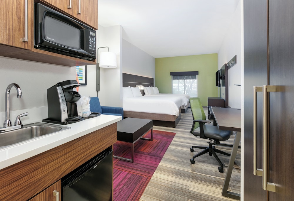 Suite, 2 Queen Beds - Photo 3