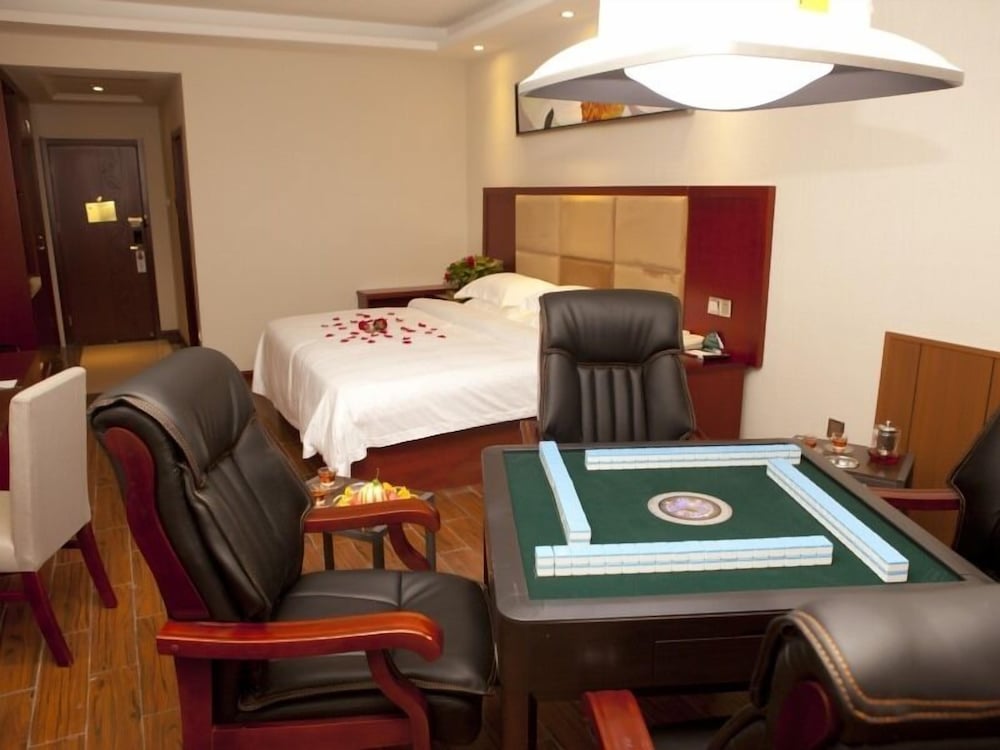 Business Suite with Round Bed photo 2