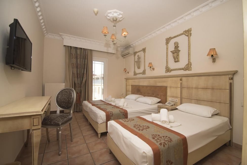 Classic Triple Room, 1 Bedroom photo 3