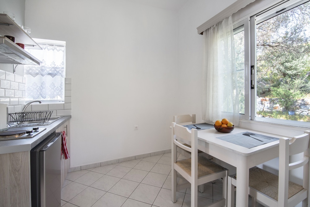 Basic Double Room photo 2