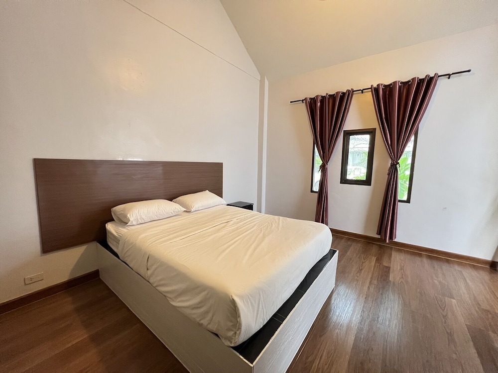 Standard Room, 1 Queen Bed, Non Smoking photo 1