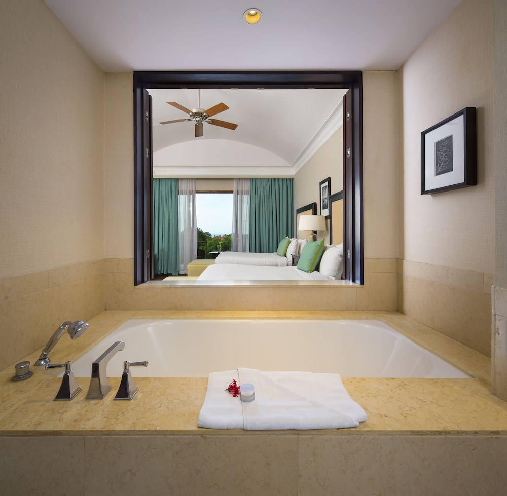 Deluxe Room, 1 King Bed, Resort View - Photo 13