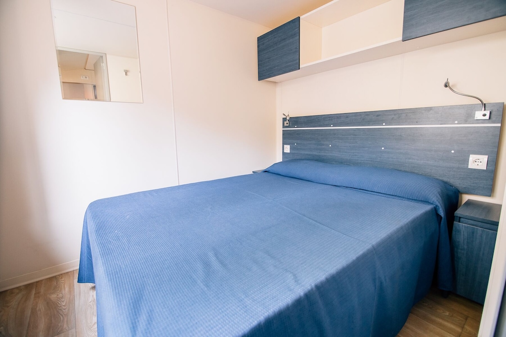 Superior Mobile Home, 2 Bedrooms, Patio photo 1
