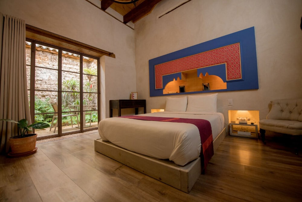 Garden Queen Banomil Room