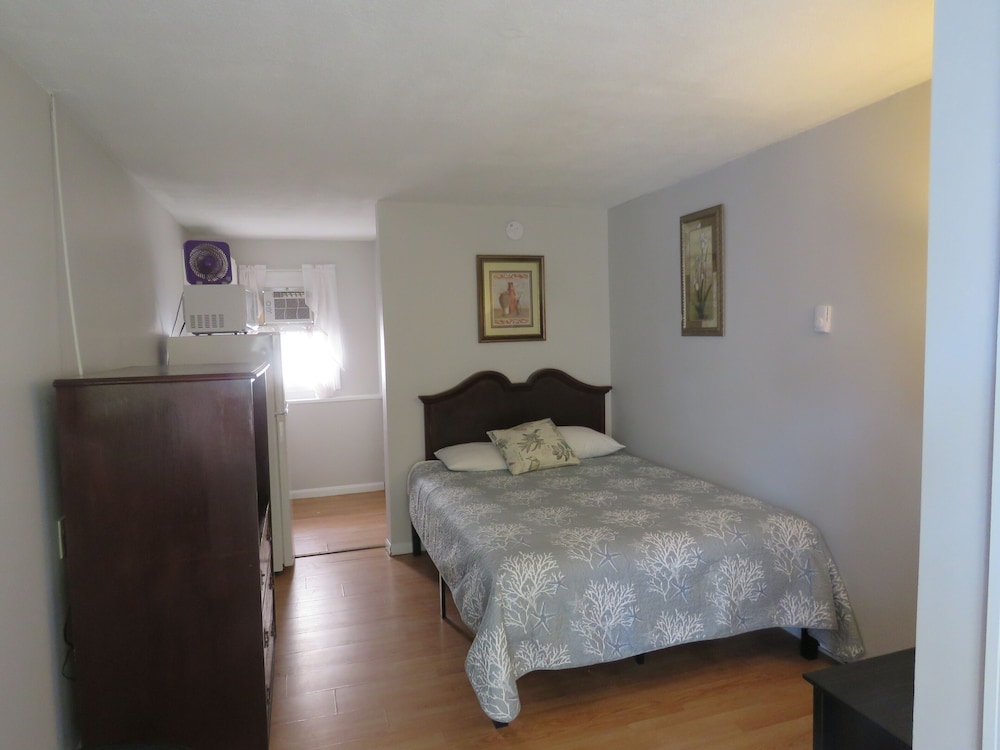 Economy Single Room, 1 Queen Bed photo 1