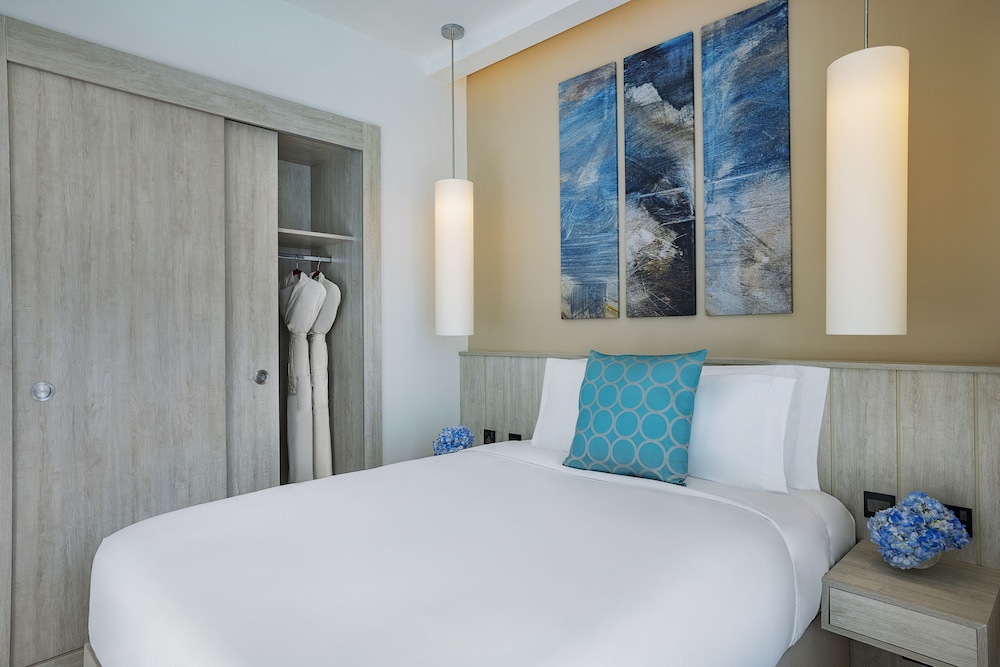 Superior Studio with Balcony, Beach & Rooftop Infinity Pool Access, Shuttle to Mall Of Emirates photo 3