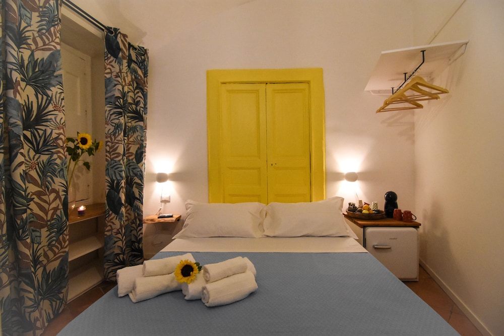Economy Room