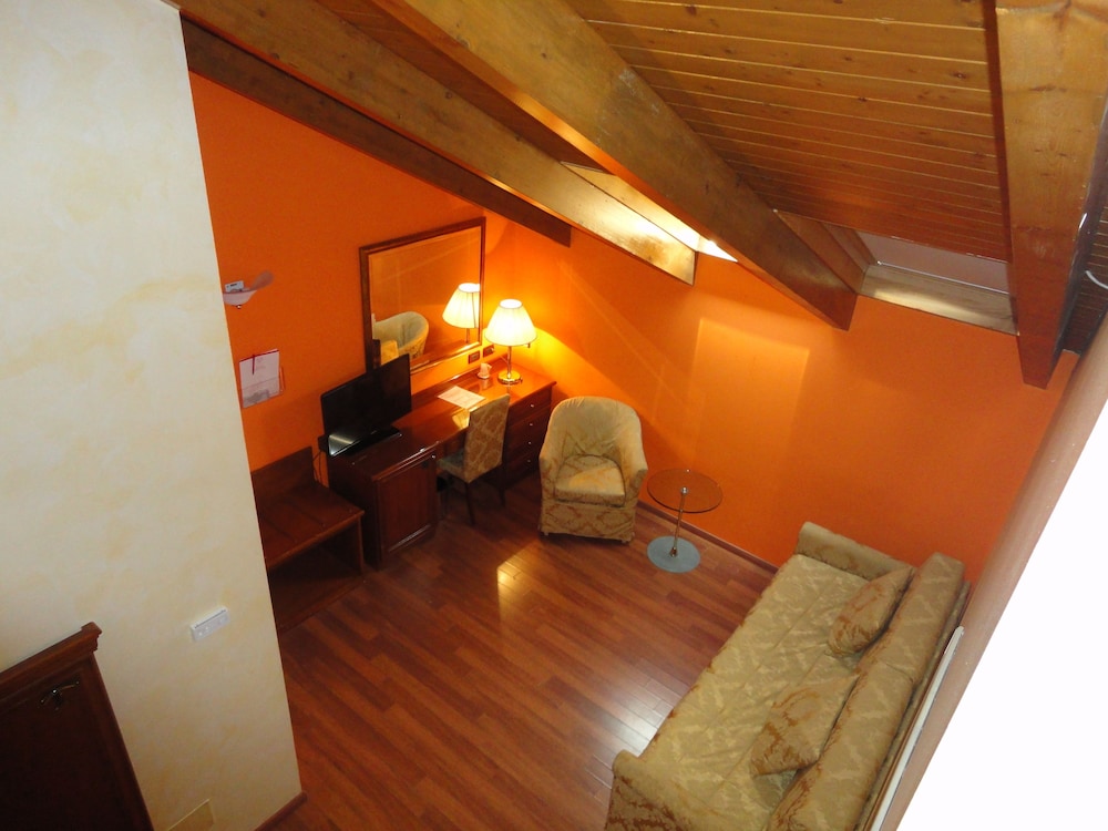 Family Room photo 3