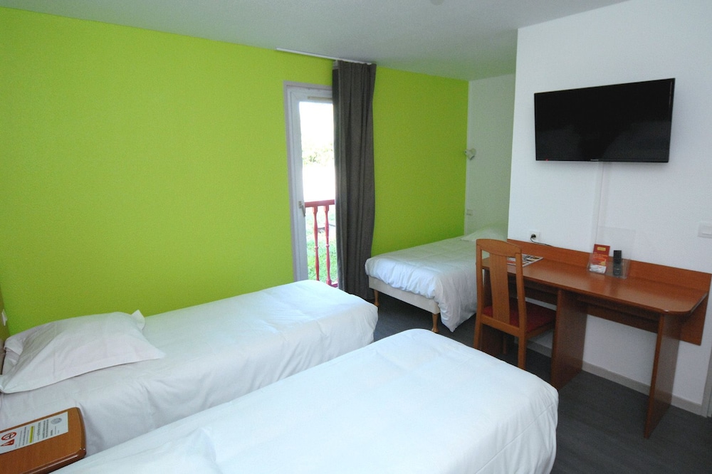 Quintuple Room