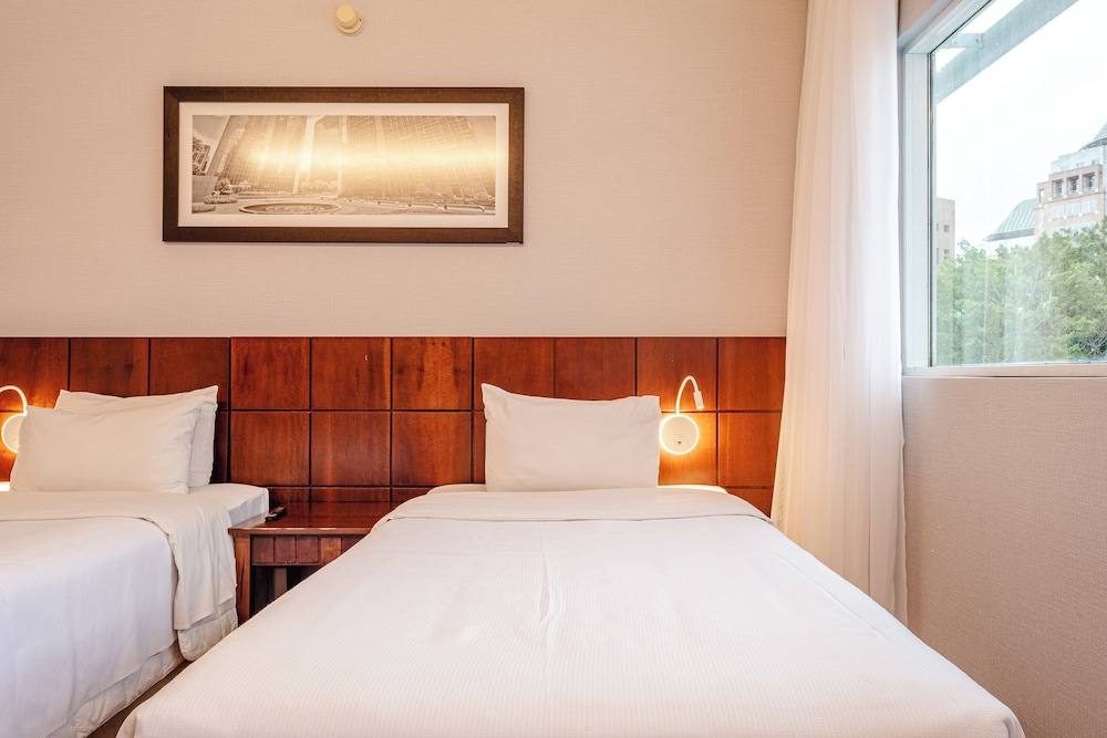 Premier Twin Room - Photo 4