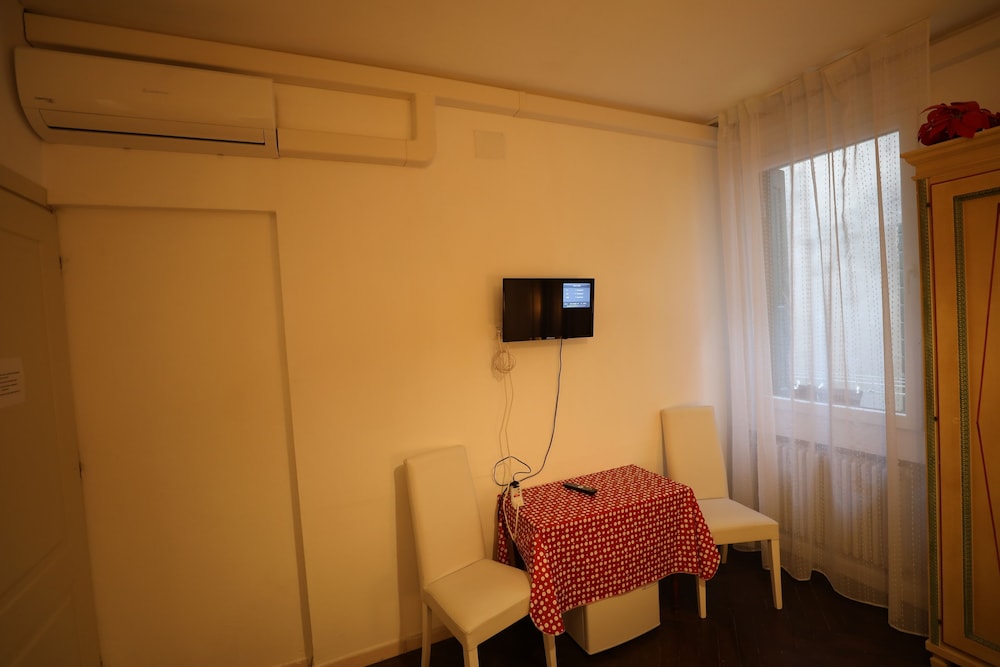 Deluxe Double or Twin Room, 1 King Bed photo 2