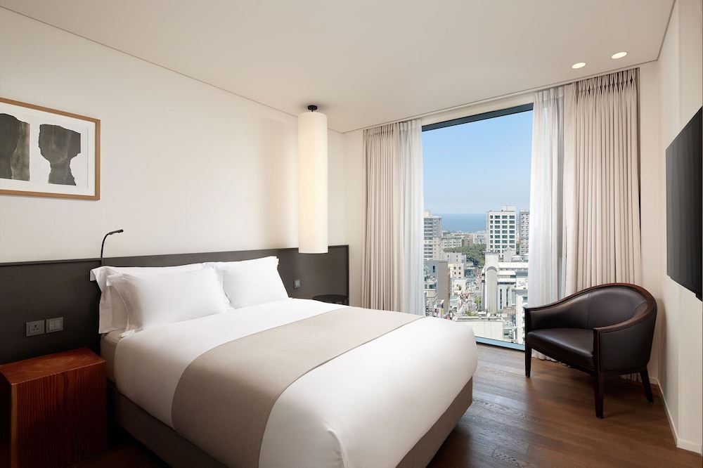 Grand Deluxe Double Room (Living Room & Bedroom), photo 6