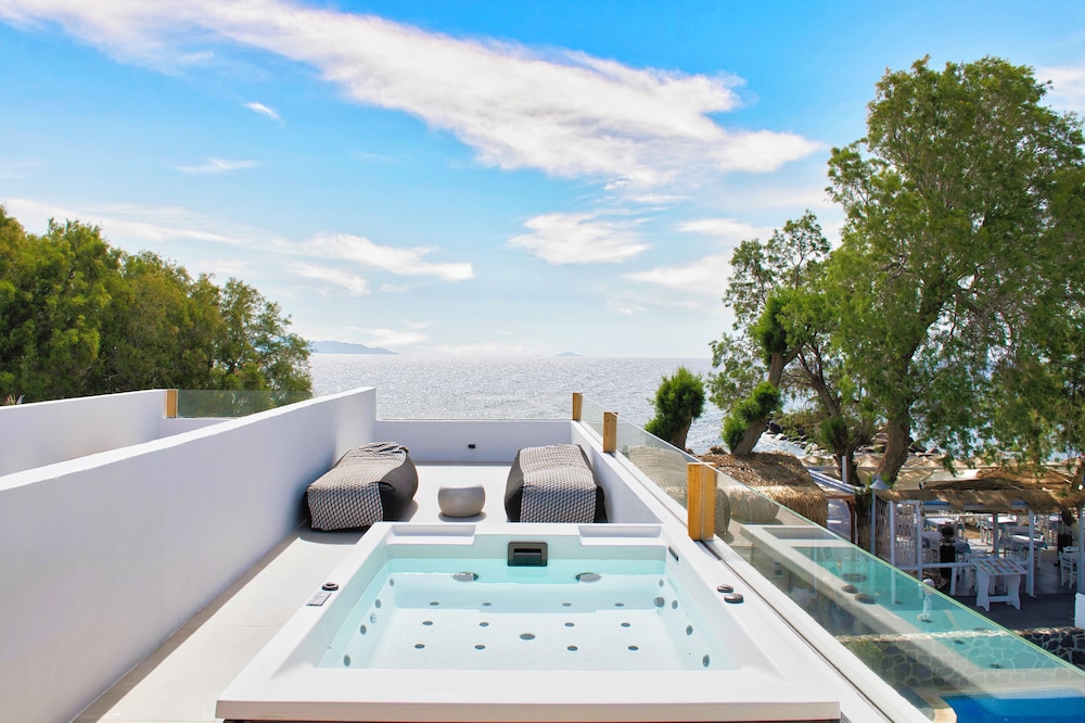 Deluxe Double with Sea View & Jetted Tub