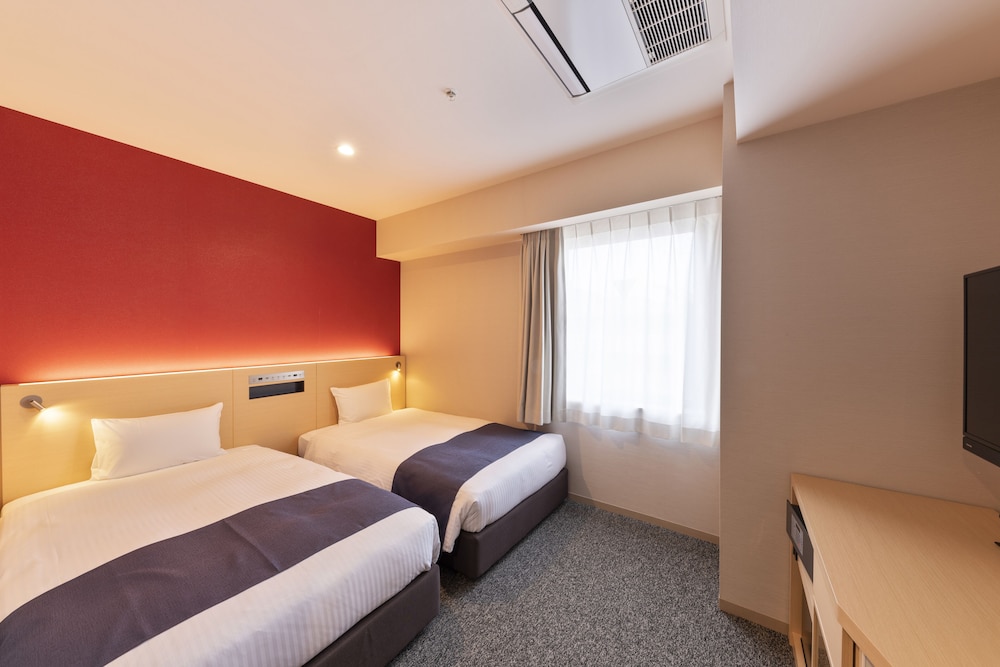 Superior Twin Room, Non Smoking (Separate breakfast charge for 0-6yrs) photo 2