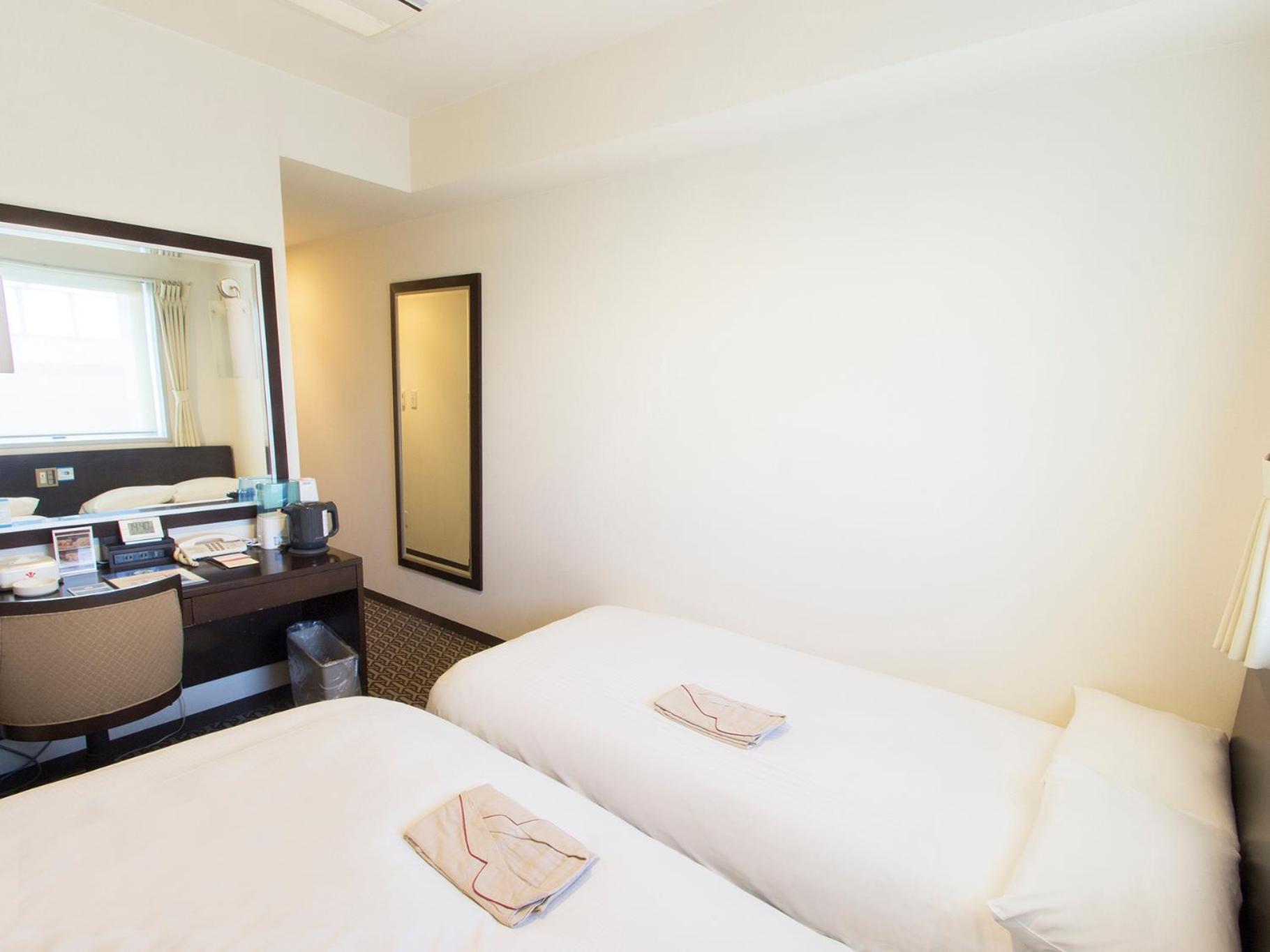 Economy Twin Room - Non-Smoking - Photo 2
