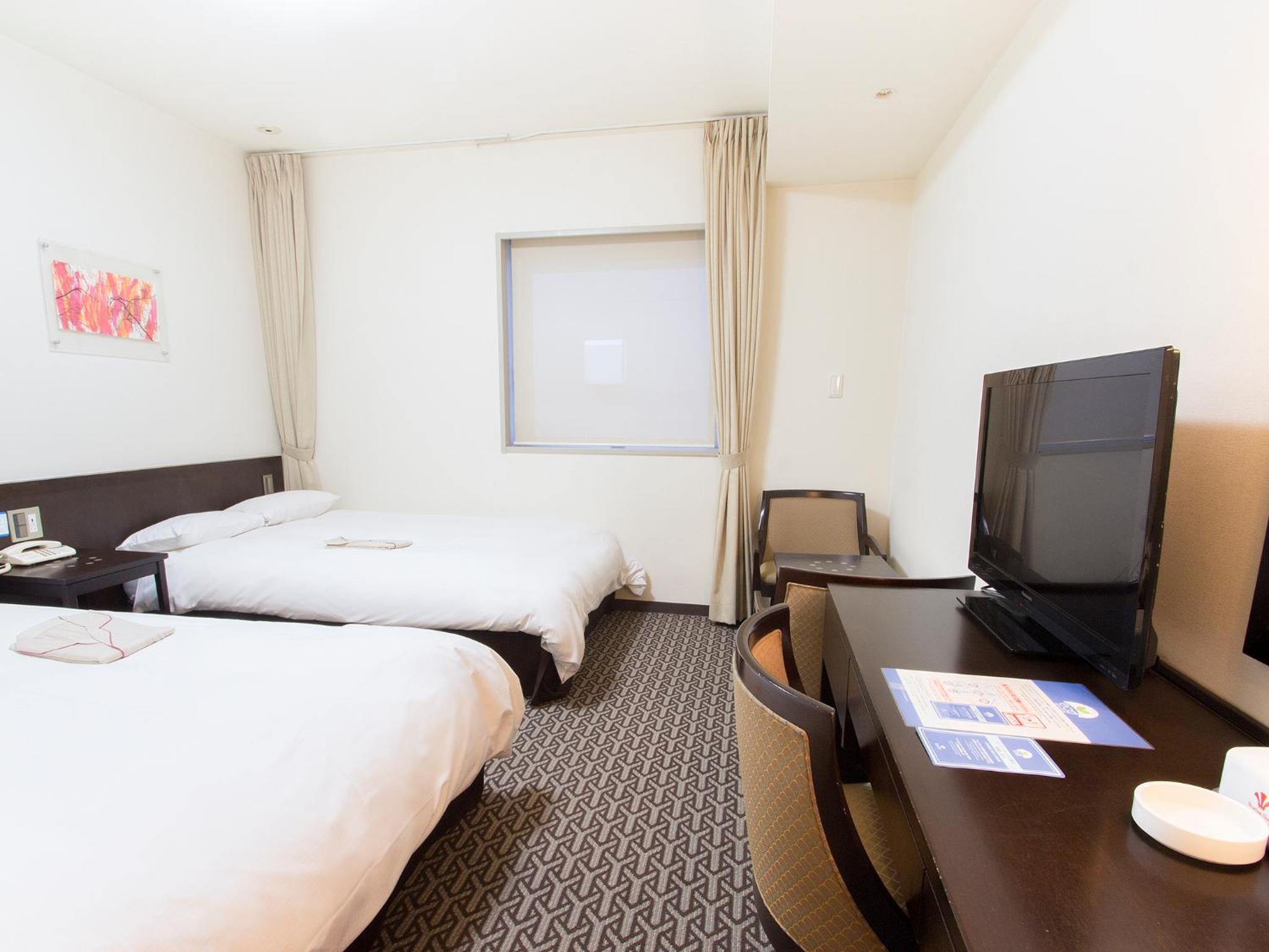 Medium Twin Room - Non-Smoking - Photo 8