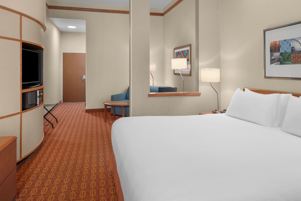 Executive Suite, 1 King Bed with Sofa bed - Photo 1