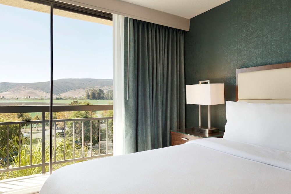 Executive Room, 1 King Bed, Non Smoking photo 2