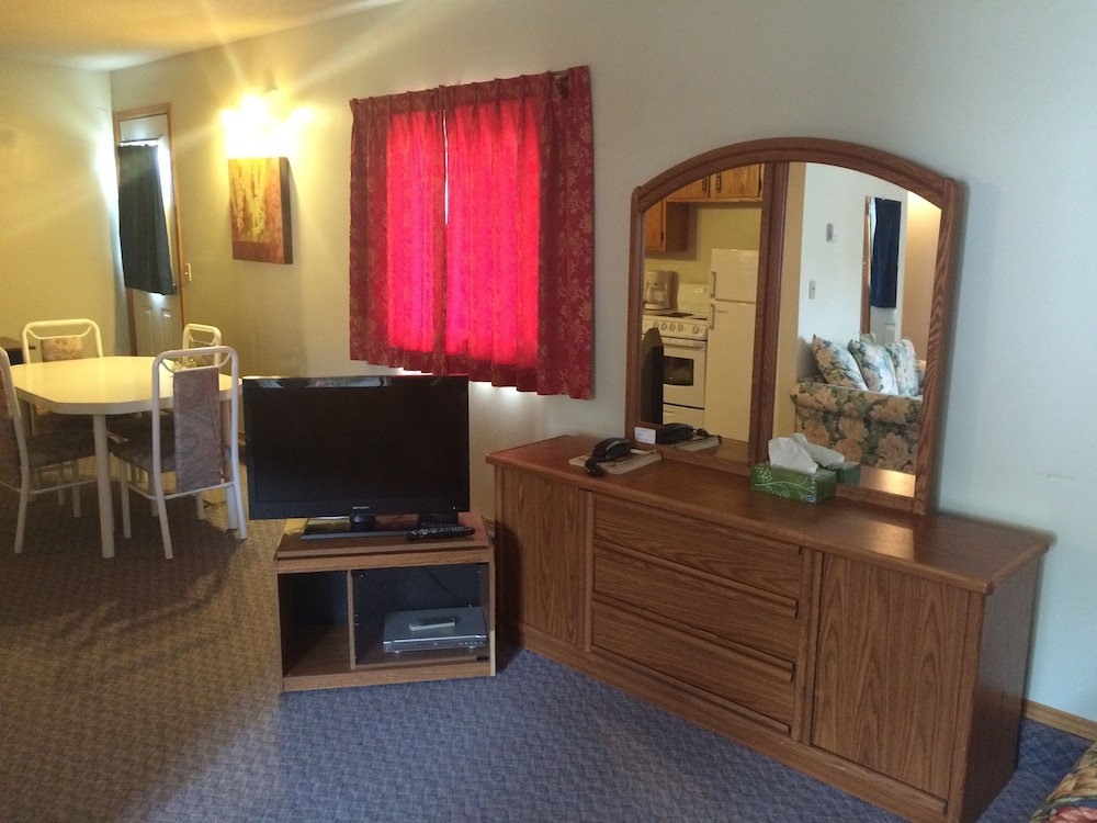 Deluxe Cabin, 2 Queen Beds, Kitchenette photo 1