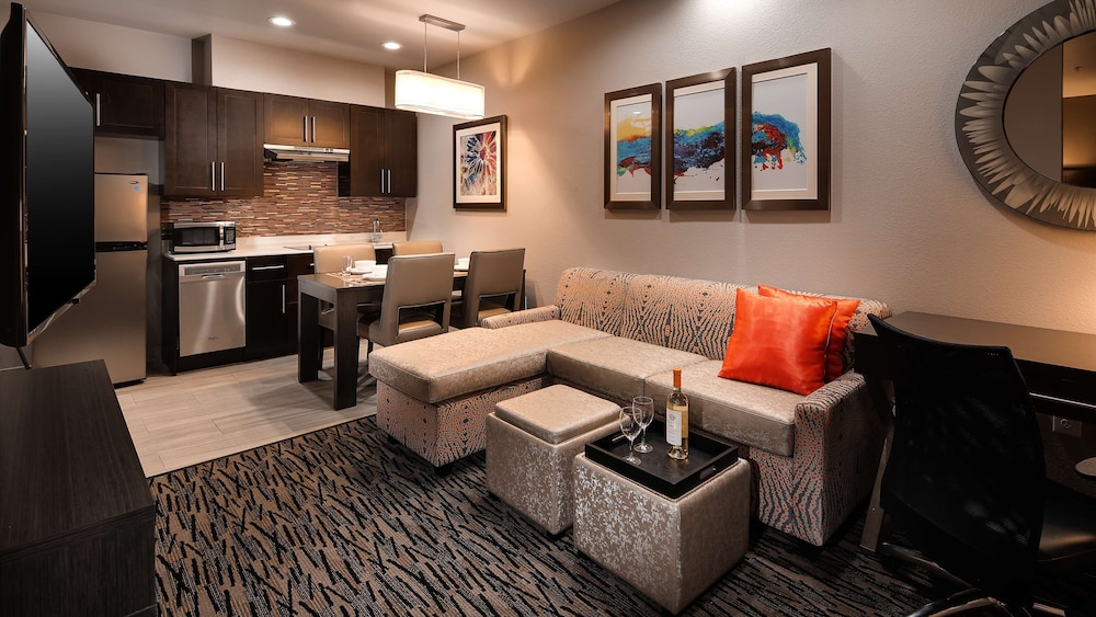 Suite, Multiple Beds, Accessible, Kitchenette (With Sofabed) photo 2