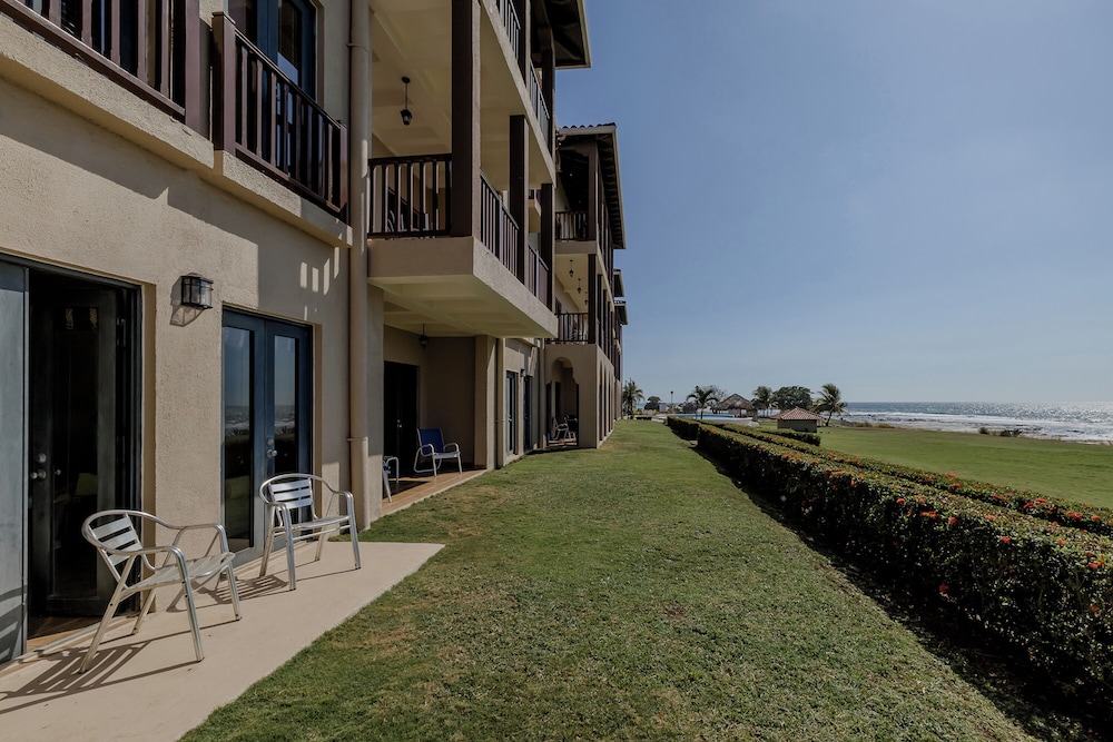 Comfort Condo, 1 King Bed with Sofa bed, Ocean View photo 3