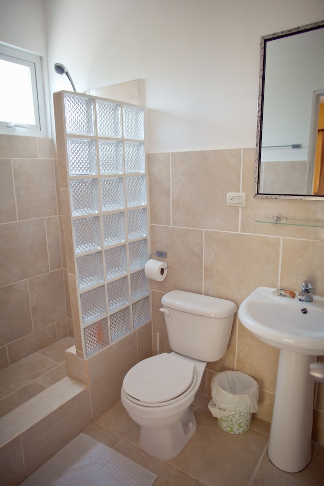 Economy Studio, 3 Twin Beds, Kitchenette, Ground Floor photo 3