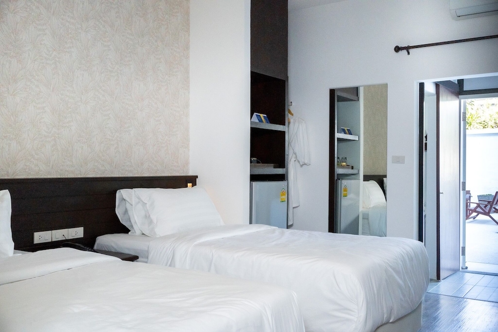 Pool Access Twin Beds, Non Smoking